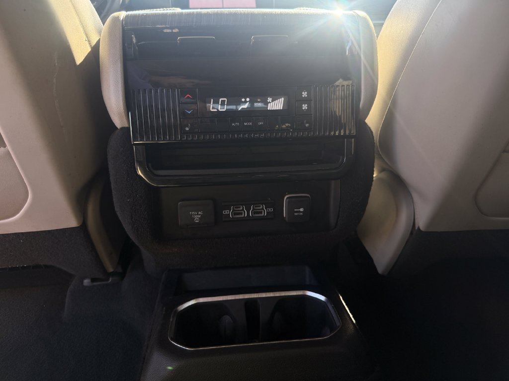 Used 2022 Jeep Wagoneer Series II w/ Flexible Seating Group AWD/4WD image 24