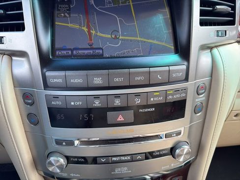 Used 2014 Lexus LX 570 4WD image 28