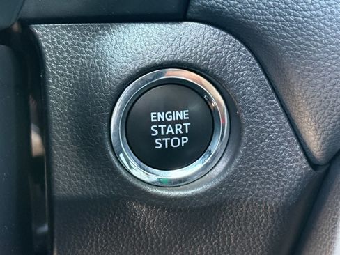 Used 2025 Toyota RAV4 XLE AWD/4WD image 25