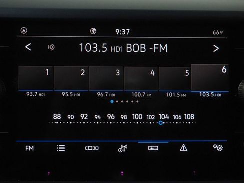 Used 2024 Volkswagen Taos SE image 25