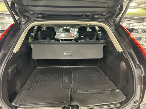 Certified 2022 Volvo XC60 B5 Momentum w/ Climate Package image 28