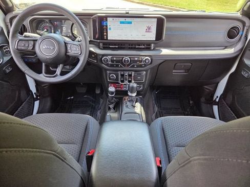 Used 2024 Jeep Wrangler Unlimited Rubicon 4xe AWD/4WD image 15