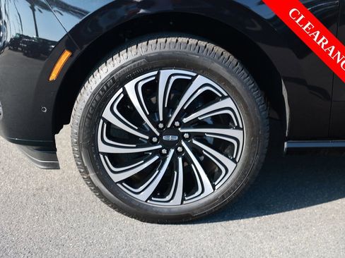 Used 2025 Lincoln Navigator Black Label AWD/4WD image 11
