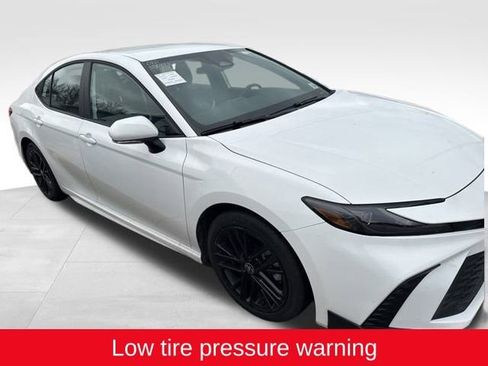 Used 2025 Toyota Camry Hybrid image 4