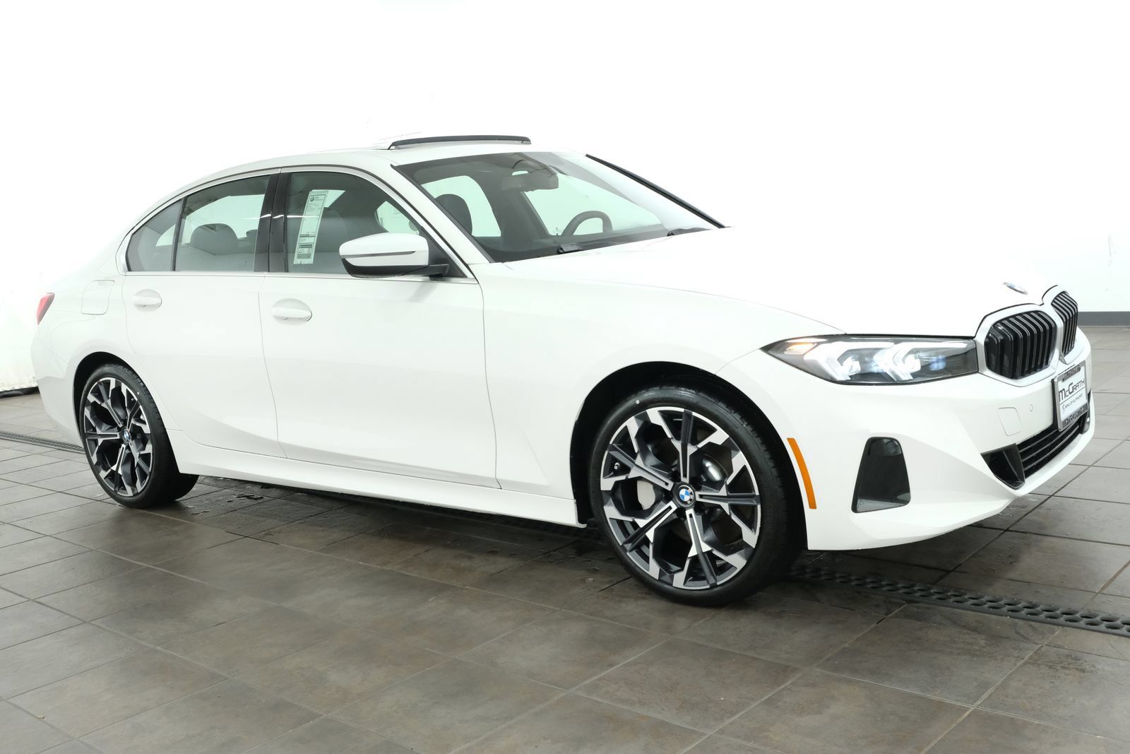 Used 2025 BMW 330i xDrive Sedan w/ Premium Package AWD/4WD image 6