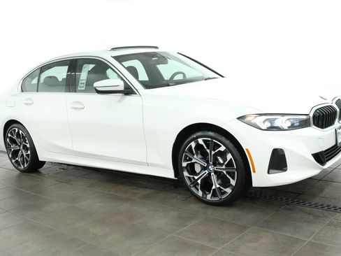 Used 2025 BMW 330i xDrive Sedan w/ Premium Package AWD/4WD image 6