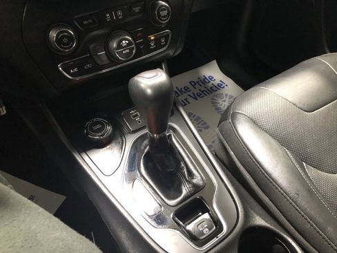 Used 2020 Jeep Cherokee Limited image 29