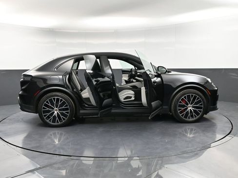 Certified 2025 Porsche Macan 4S Electric image 35