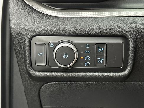 Used 2020 Ford Explorer XLT w/ Equipment Group 202A image 23