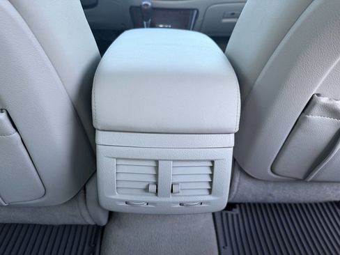 Used 2011 Toyota Avalon Limited image 24