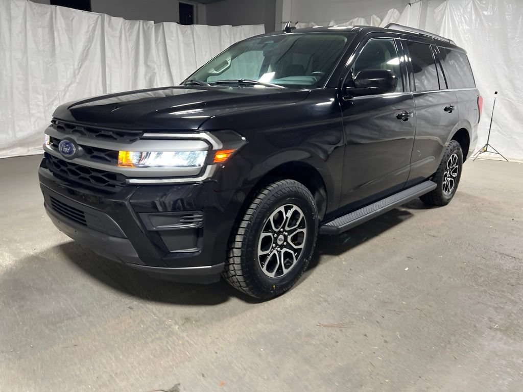 Used 2024 Ford Expedition XLT AWD/4WD image 3