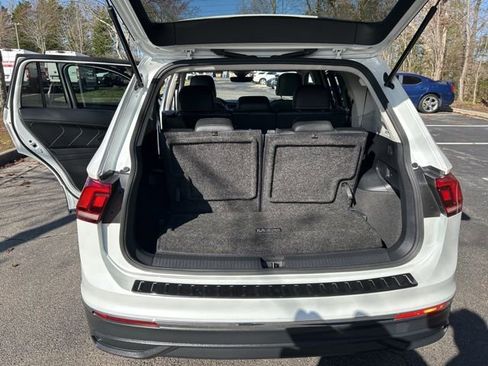 Used 2023 Volkswagen Tiguan SE w/ Panoramic Sunroof Package image 14