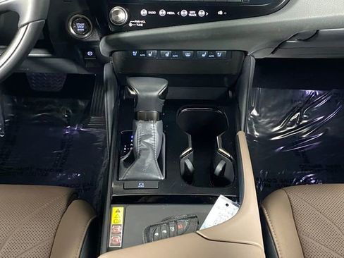 Used 2024 Lexus ES 350 Ultra Luxury w/ Accessory Package (Z1) image 16