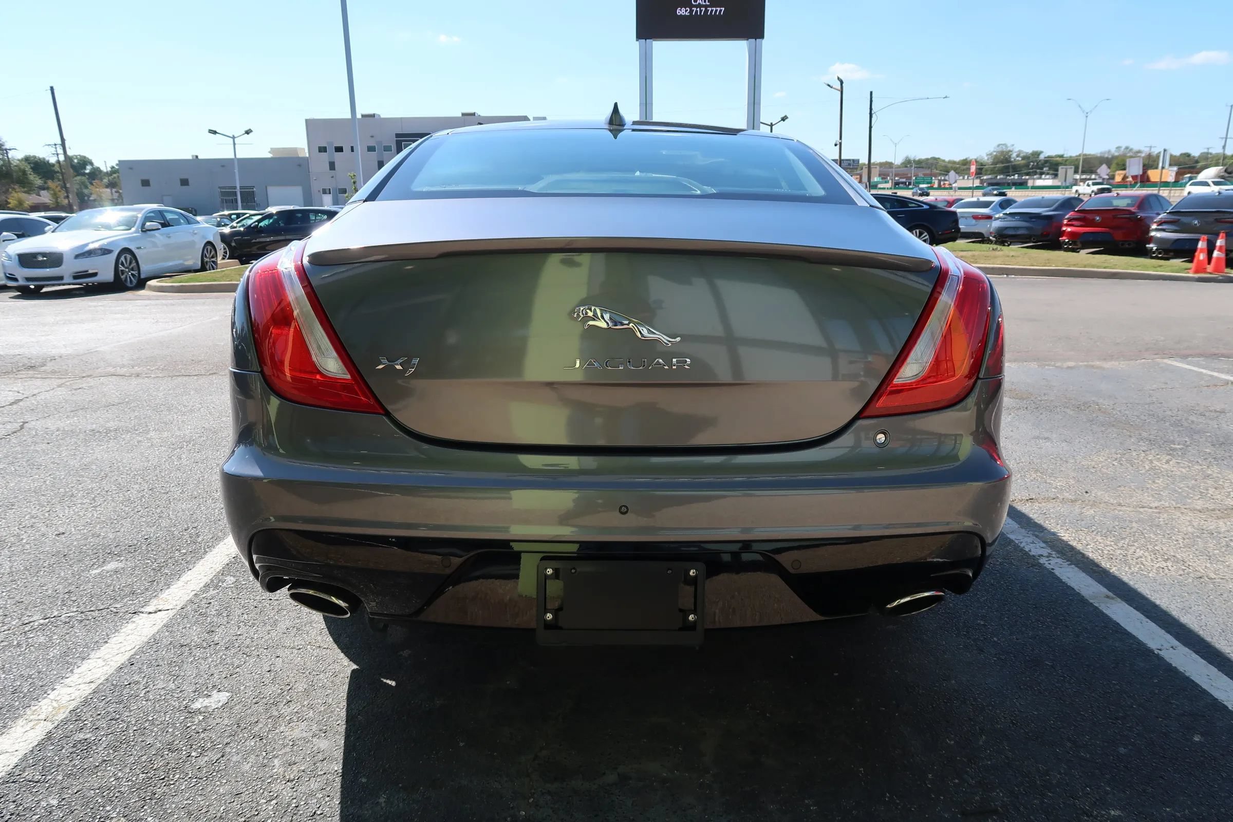 Used 2019 Jaguar XJ R-Sport RWD image 8