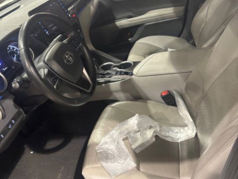 Used 2022 Toyota Camry XLE image 11