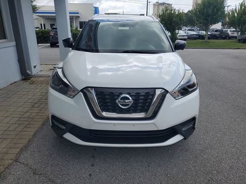 Used 2018 Nissan Kicks SR FWD image 5