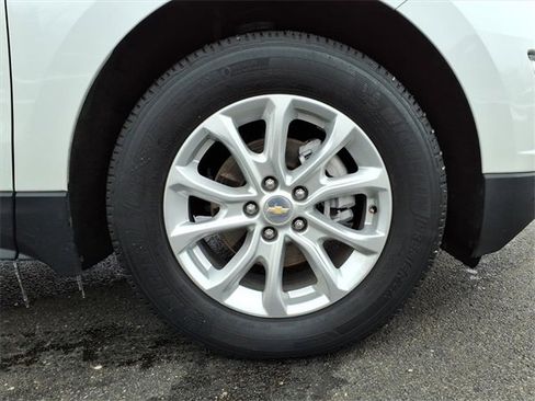 Used 2019 Chevrolet Equinox LT w/ Sun & Navigation Package image 9