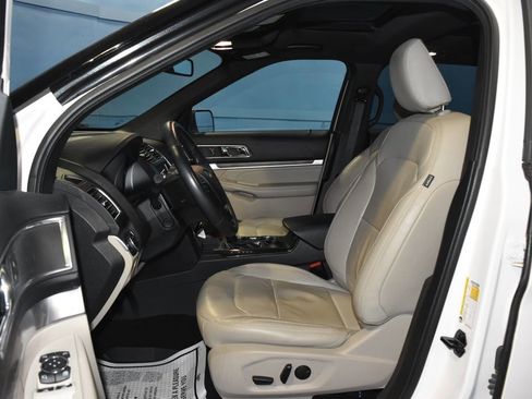 Used 2019 Ford Explorer Limited w/ Class III Trailer Tow Package image 7