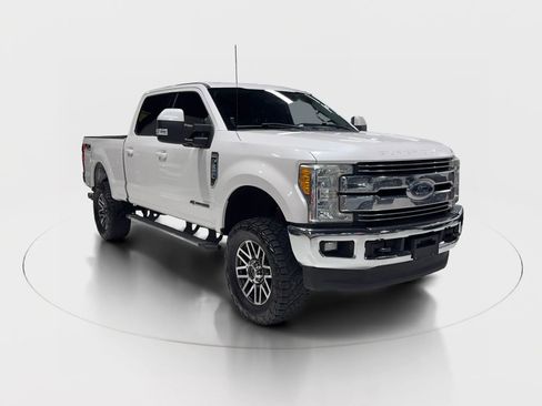 Used 2017 Ford F250 Lariat w/ Lariat Value Package image 2
