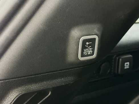 Used 2023 Jeep Grand Cherokee Altitude image 30