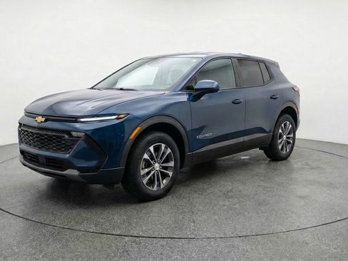 Used 2025 Chevrolet Equinox LT image 3