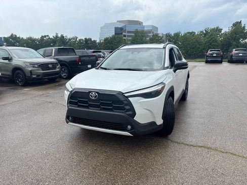 Used 2026 Toyota Corolla Cross XLE w/ Convenience Package FWD image 16