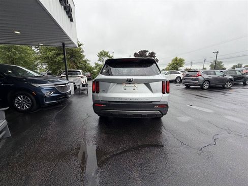 Used 2021 Kia Sorento S w/ Panoramic Sunroof Package AWD/4WD image 7
