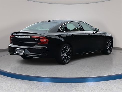 Used 2022 Volvo S90 B6 Momentum w/ Advanced Package image 6