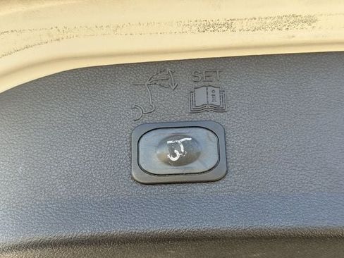 Used 2017 Ford Escape Titanium AWD/4WD image 32