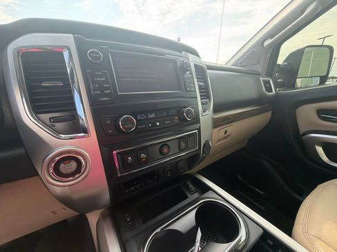 Used 2016 Nissan Titan SL RWD image 23