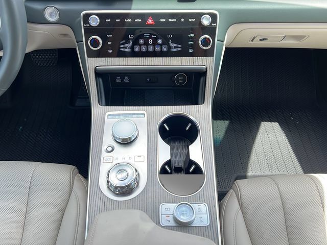 Certified 2025 Genesis GV80 2.5T Select AWD/4WD image 15