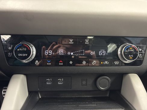 Used 2025 Mitsubishi Outlander SEL image 36