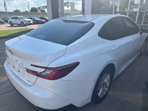 Used 2025 Toyota Camry LE w/ Convenience Package FWD image 2