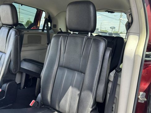 Used 2016 Chrysler Town & Country Touring w/ Driver Convenience Group FWD image 33