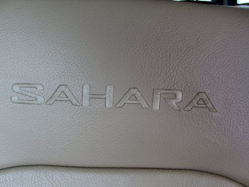 Used 2018 Jeep Wrangler Unlimited Sahara AWD/4WD image 45
