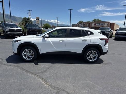 New 2026 Chevrolet Trax LS w/ LS Convenience Package FWD image 4