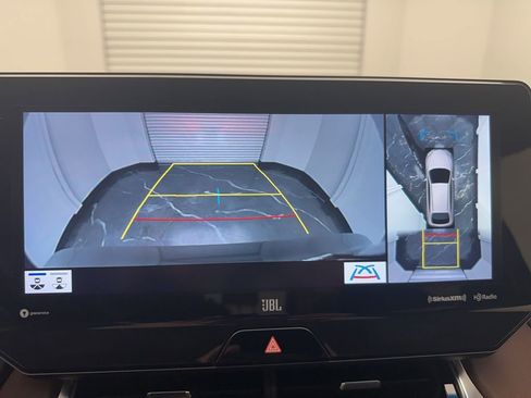 Used 2021 Toyota Venza Limited image 22