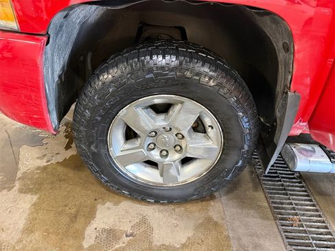 Used 2011 Chevrolet Silverado 1500 LT w/ Chrome Essentials Package image 36