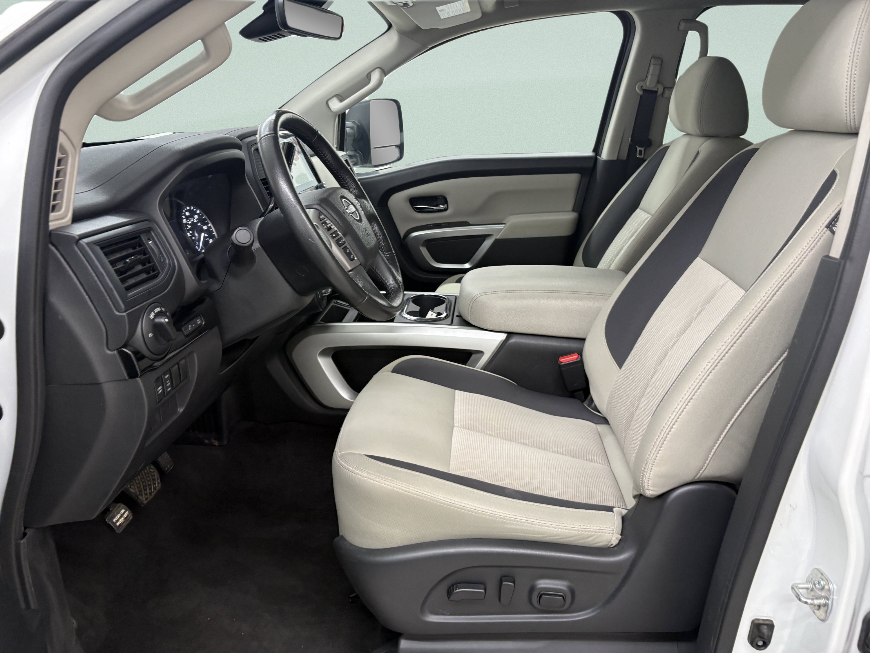 Used 2024 Nissan Titan SV w/ SV Convenience Package AWD/4WD image 11
