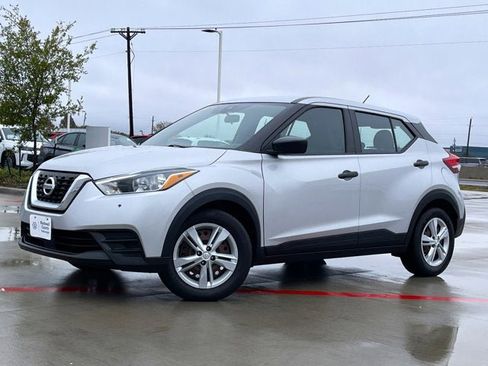 Used 2020 Nissan Kicks S image 1