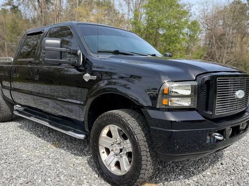 Used 2007 Ford F250 Harley-Davidson image 2