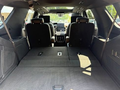 Used 2025 GMC Yukon Denali Ultimate w/ LPO, Floor Liner Package AWD/4WD image 6