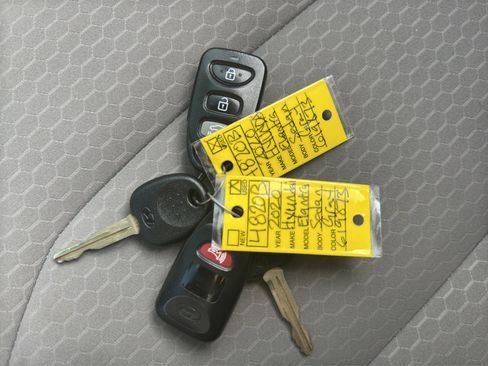 Used 2020 Hyundai Elantra SE image 29