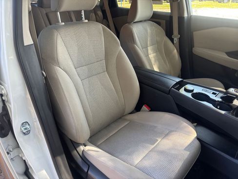 Used 2025 Nissan Rogue SV AWD/4WD image 38
