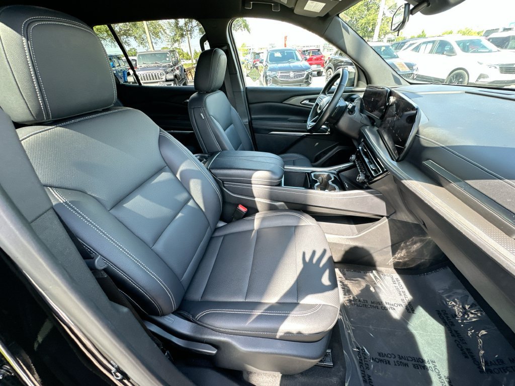 Used 2025 Chevrolet Traverse LT AWD/4WD image 27