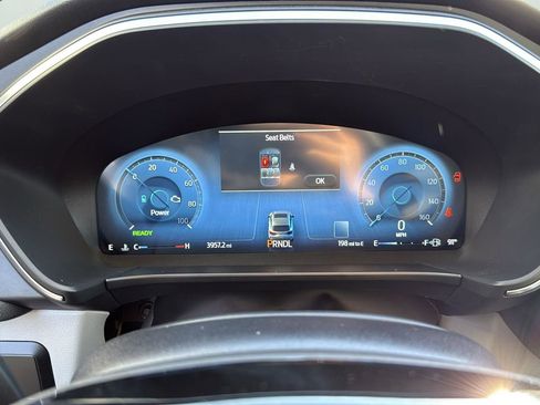 Certified 2025 Ford Escape Platinum w/ Class II Trailer Tow Package image 14