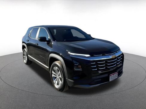 Used 2025 Chevrolet Equinox LT image 3