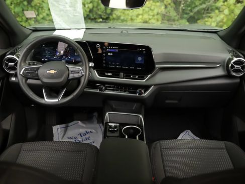 Used 2026 Chevrolet Equinox LT w/ Safety and Technology Package FWD image 22
