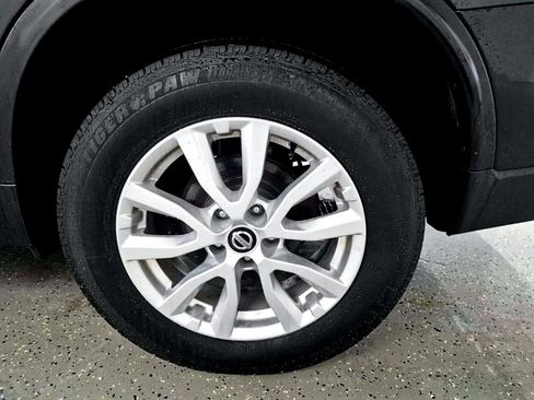 Used 2017 Nissan Rogue SV image 18