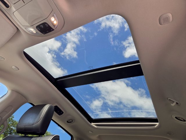 Used 2023 Chrysler Pacifica Limited FWD image 22